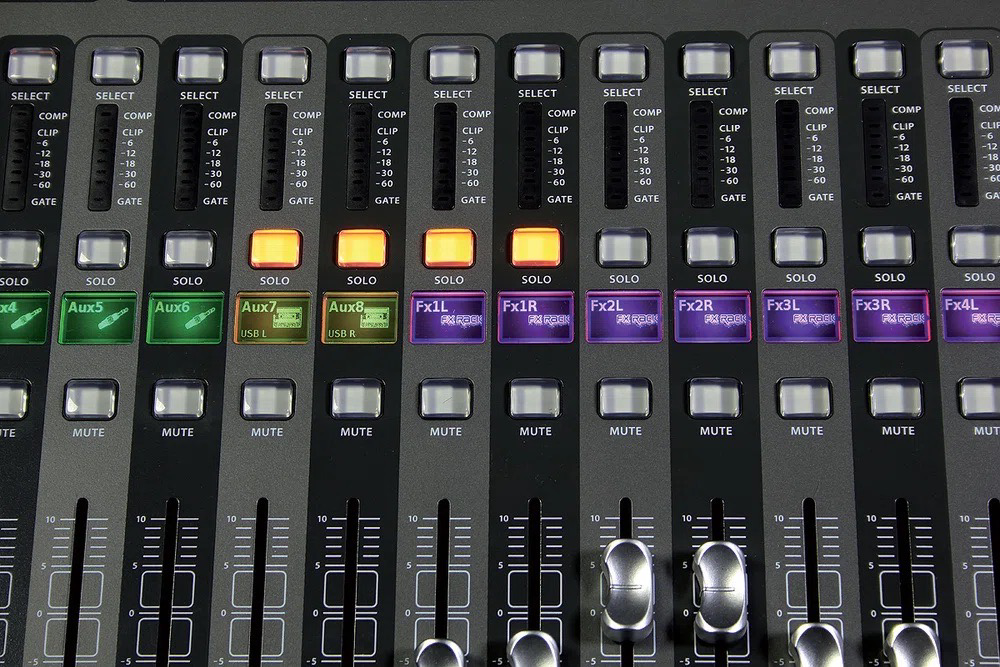 BEHRINGER X32 Seminueva