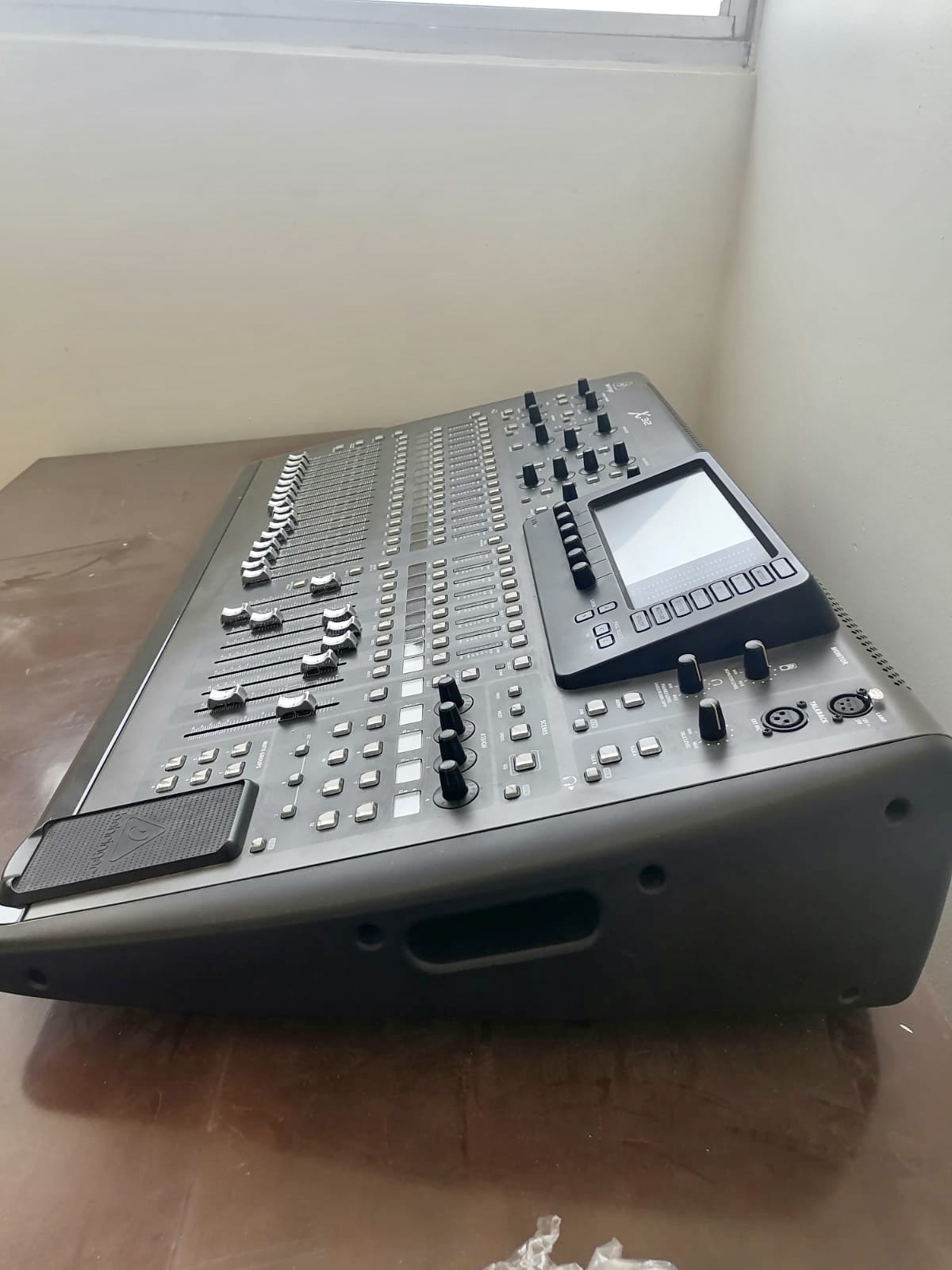 BEHRINGER X32 Seminueva