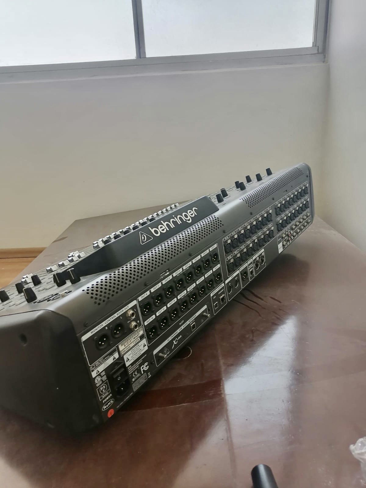 BEHRINGER X32 Seminueva