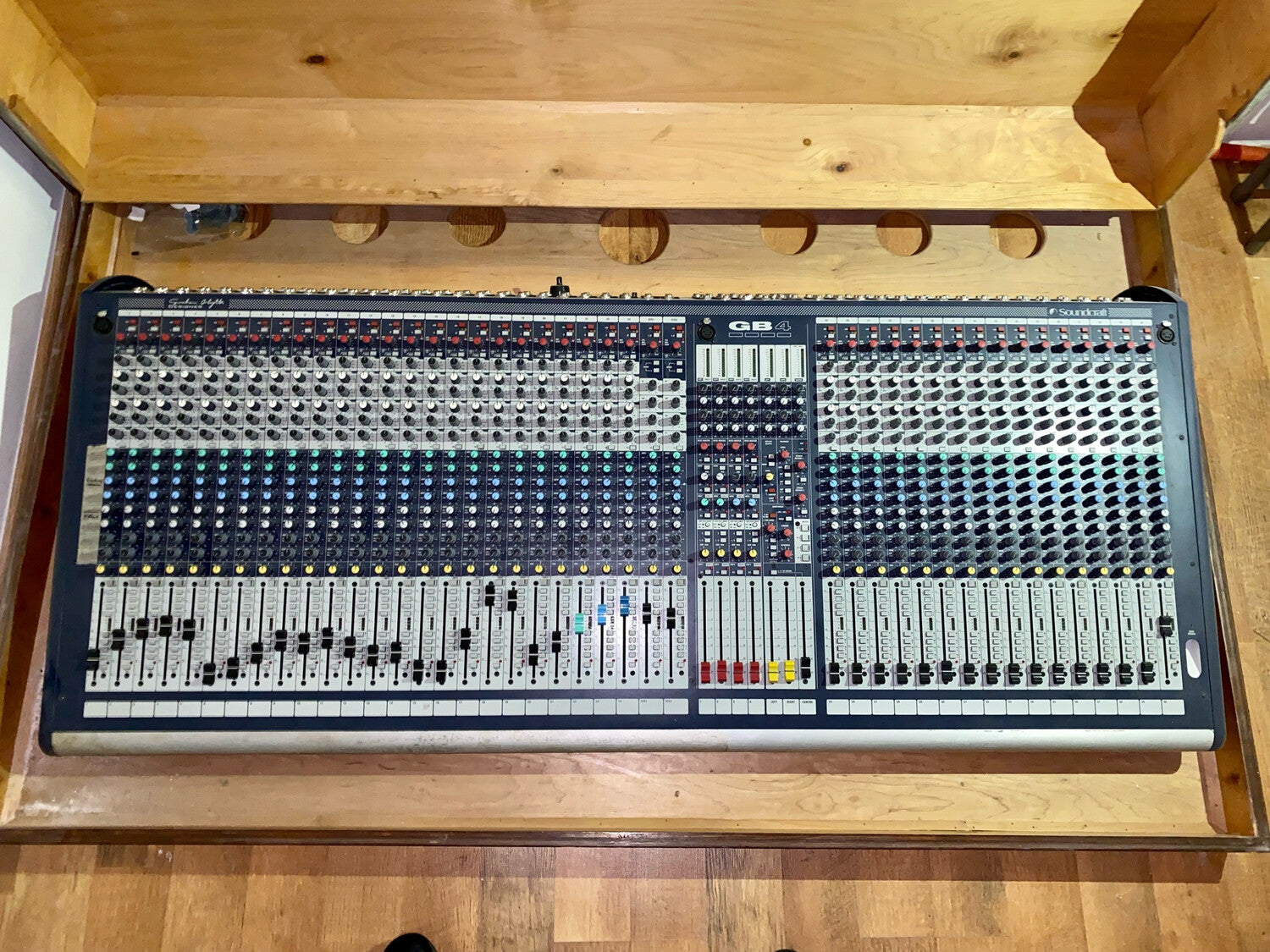 Soundcraft GB4 40ch Mixer