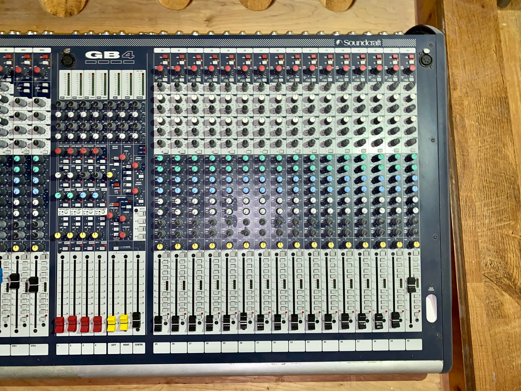 Soundcraft GB4 40ch Mixer